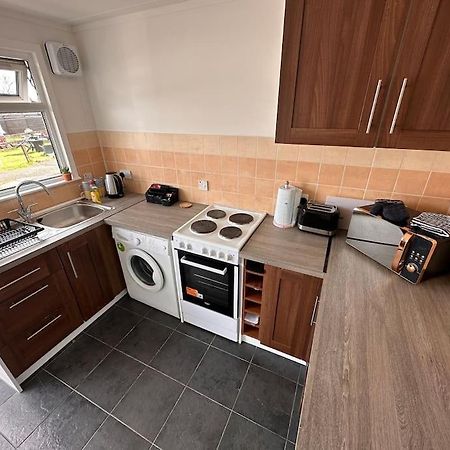 Semi-Detached Chalet - Uddingston, Glasgow Bagian luar foto