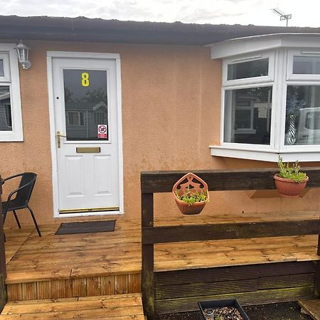 Semi-Detached Chalet - Uddingston, Glasgow Bagian luar foto