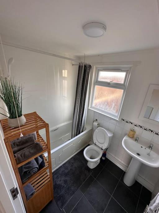 Semi-Detached Chalet - Uddingston, Glasgow Bagian luar foto