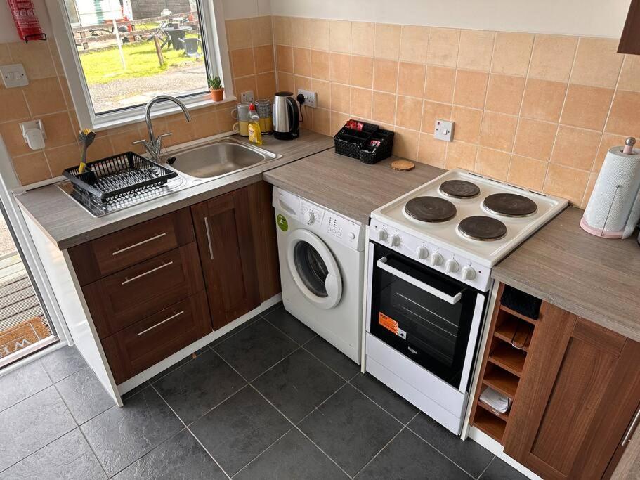 Semi-Detached Chalet - Uddingston, Glasgow Bagian luar foto