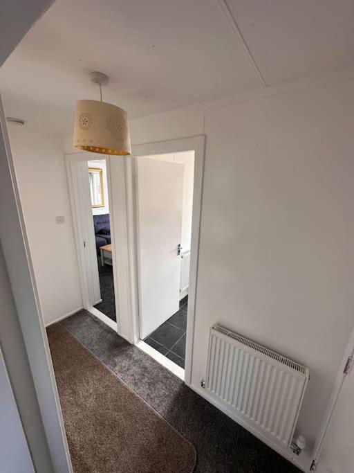 Semi-Detached Chalet - Uddingston, Glasgow Bagian luar foto