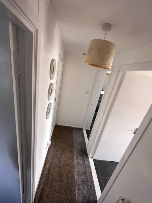 Semi-Detached Chalet - Uddingston, Glasgow Bagian luar foto