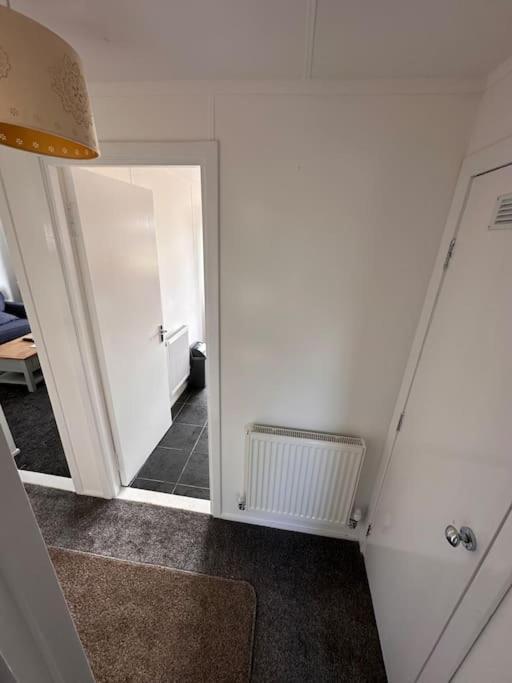 Semi-Detached Chalet - Uddingston, Glasgow Bagian luar foto