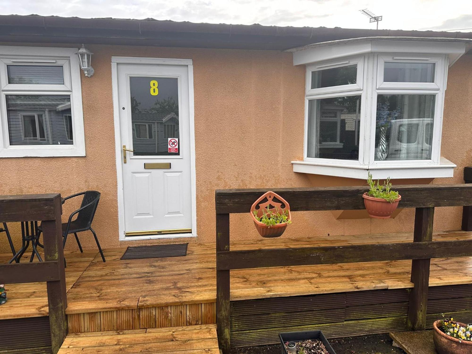 Semi-Detached Chalet - Uddingston, Glasgow Bagian luar foto